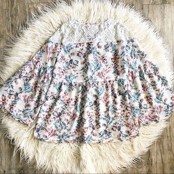 Decree floral bell sleeve top - Picture 2 of 5